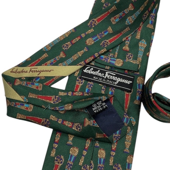 SALVATORE FERRAGAMO Green Art Silk LUXURY Tie ITALY - Picture 3 of 4